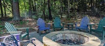 Mid-Century Modern 2 bedroom home in Downtown Woodstock