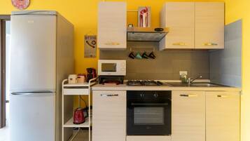 Frigorífico, microondas y tostadora