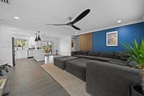 Smart TV, ping pong - The Waterfront Family Oasis- Pool, Dock & Relaxing Backyard (Ellenton)