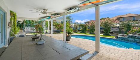 Piscina a l'aire lliure i piscina climatitzada