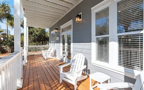 Terrace/patio - A Villa La La + Pool, Bikes, Gulf & Lake Views (Santa Rosa Beach)