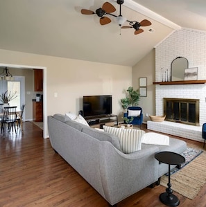 Televisión y oficina 