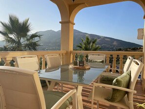 屋外ダイニングエリア