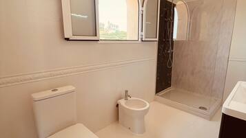 Douche, serviettes fournies