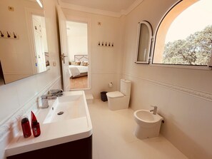 シャワー、タオル