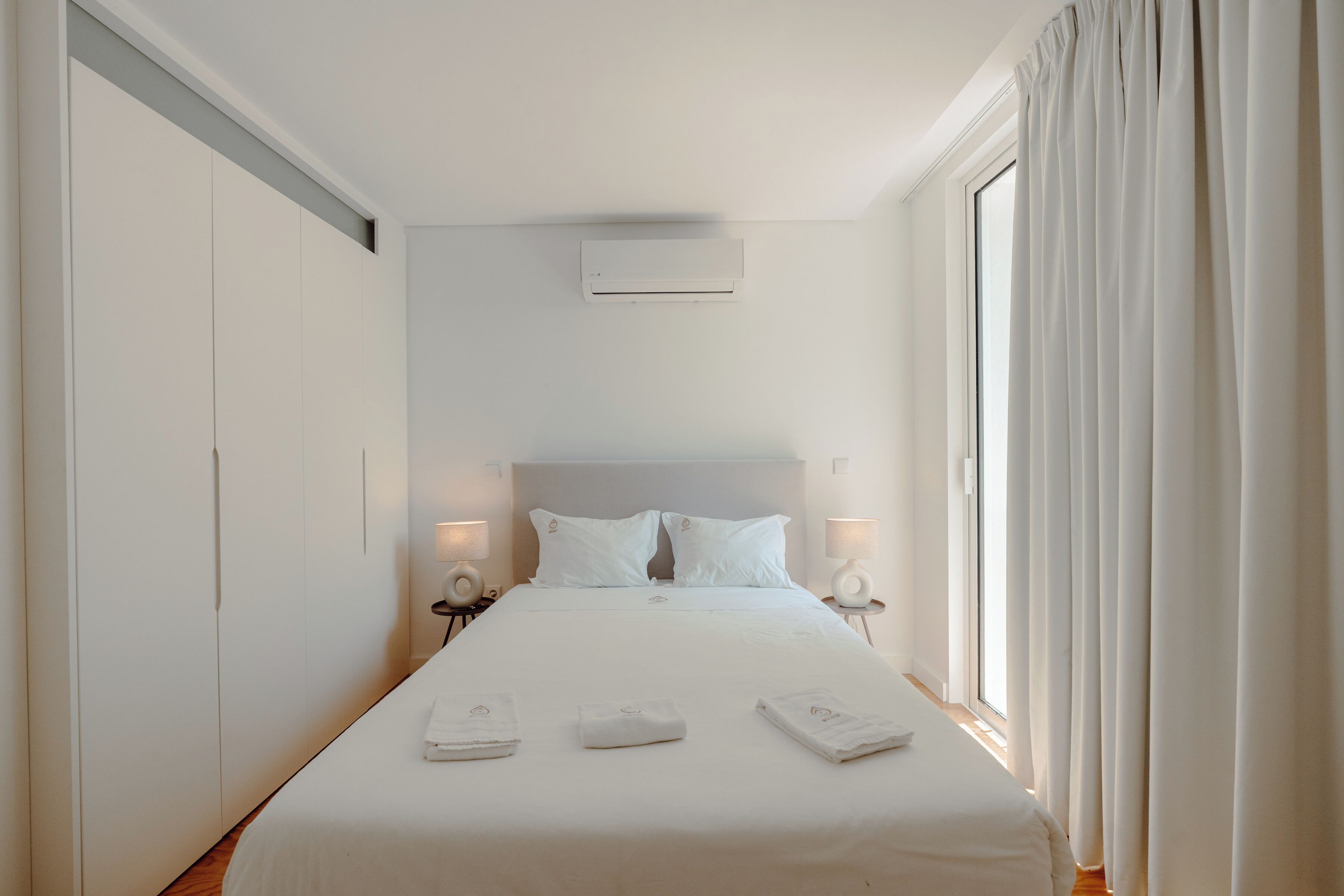 1 bedroom, bed sheets