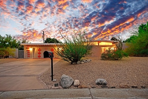 Property grounds - 25% Off June! Perfect For Families -Pool, Jacuzzi* (Palm Springs)