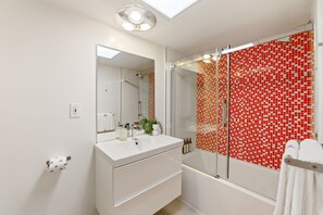 Shower, hair dryer, towels - 25% Off June! Perfect For Families -Pool, Jacuzzi* (Palm Springs)