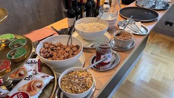 Tägliches inbegriffenes Frühstücksbuffet