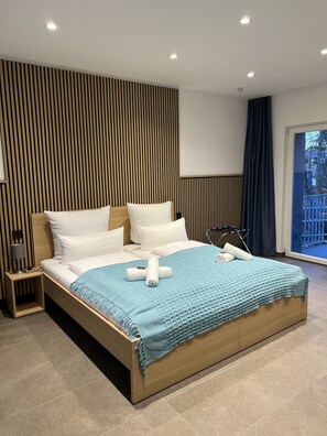 Deluxe Double Room, Private Bathroom | Laptop workspace, blackout drapes, soundproofing, iron/ironing board - Hotel Falken (Hechingen)