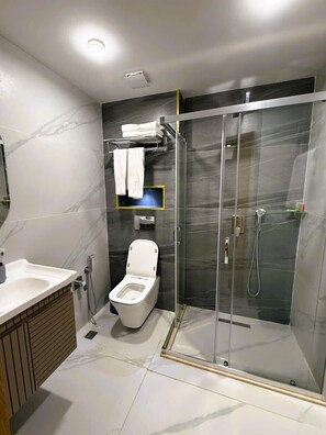 Hair dryer, bathrobes, slippers, heated floors - Khatai Royal Hotel (Baku)