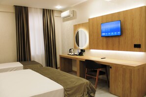 Triple Room | Iron/ironing board, free WiFi - Khatai Royal Hotel (Baku)