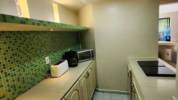 Classic-Doppelzimmer, Blick auf den Innenhof | GemeinschaftskĂŒche