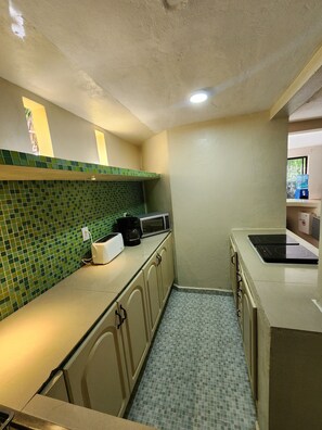 Classic Double Room, Courtyard View | Shared kitchen