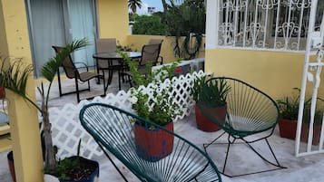 Classic-Doppelzimmer, Blick auf den Innenhof | Terrasse/Patio