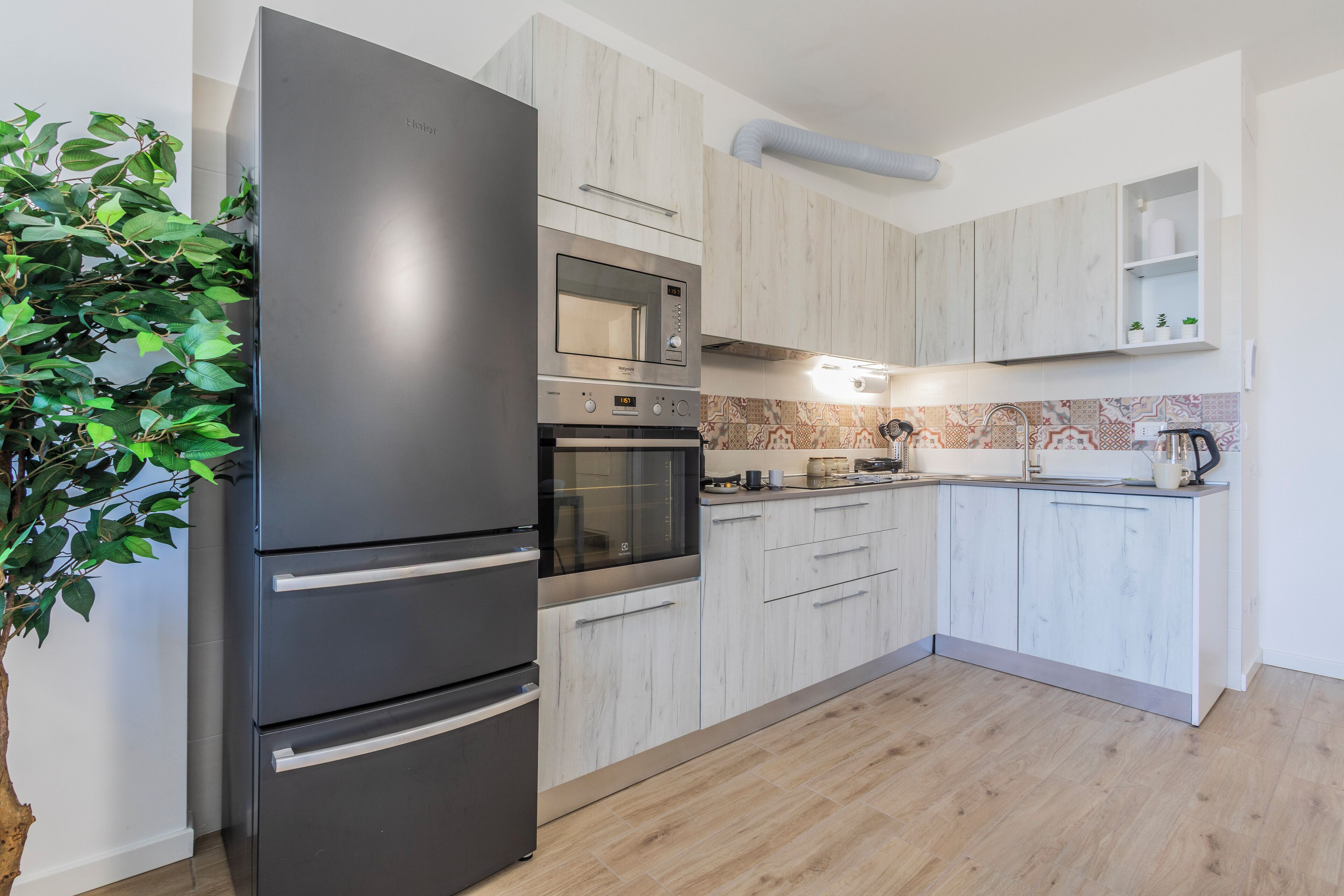 Microondas, horno, placa de cocina, lavavajillas