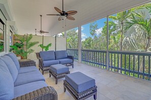 Terrace/patio - ☀️Canal Front | Preserve Access | Tons of Family Fun | Flamingo Bayou B☀️ (Fort Myers Beach)