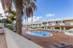 Pool - Vacation Apartment 'Obsidian Peridotita Adeje' with Shared Pool, Private Terrace and Wi-Fi (Adeje)