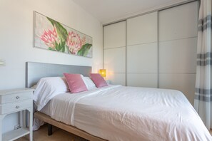 3 bedrooms, iron/ironing board, WiFi, bed sheets - Vacation Apartment 'Obsidian Peridotita Adeje' with Shared Pool, Private Terrace and Wi-Fi (Adeje)