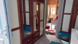A room with a wooden wardrobe, a white toilet, and a teal rug on the floor. - Lovely apartment with private pool - Rivière-Pilote (Martinique) (Rivière-Pilote)