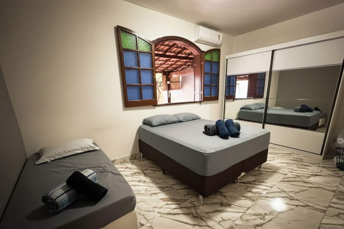 Rumah Klasik, 2 kamar tidur, dapur, di pinggir kolam renang | Wi-Fi gratis