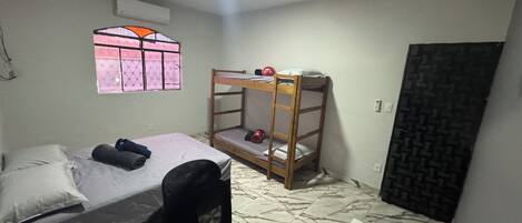 Classic-Haus, 2 Schlafzimmer, Küche, Poolseite