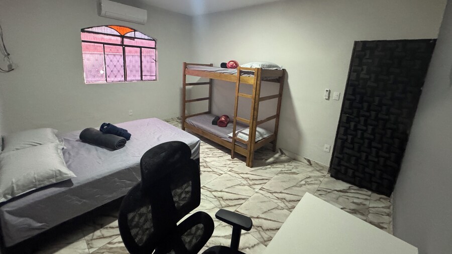 Casa espaçosa com piscina e churrasqueir