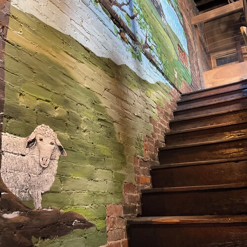 Marvelous 3-bedroom second floor apartment in Carlisle with lots of history