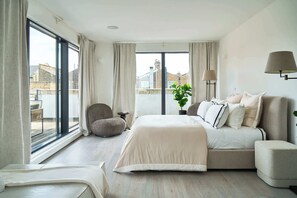 2 bedrooms, iron/ironing board, WiFi, bed sheets - The Westview: 2BR Penthouse &Terrace in White City (London)