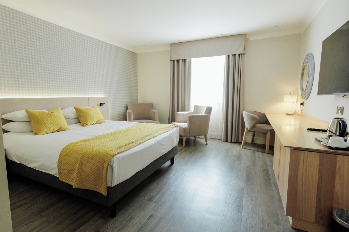 Executive Double Room, 1 Double Bed | Desk, laptop workspace, iron/ironing board, WiFi (free)