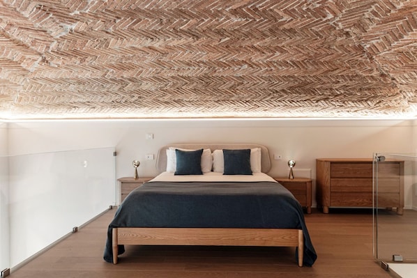1 chambre, fer et planche à repasser