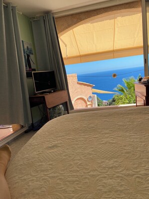 مكواة/لوح كي وواي فاي وملاءات أسرّة