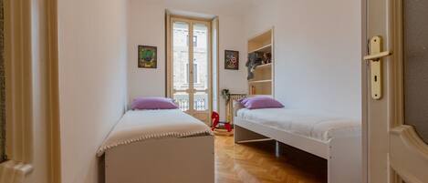 2 chambres, fer et planche à repasser, Wi-Fi gratuit, draps fournis