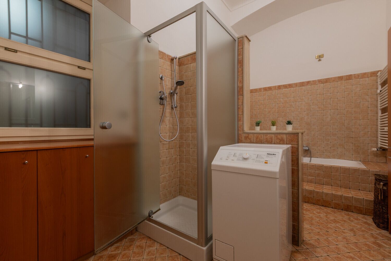 Dusche, Haartrockner, Bidet, Handtücher