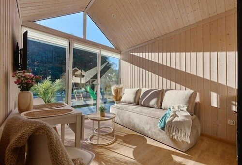 Holiday homes with swimming pool, close to the sea