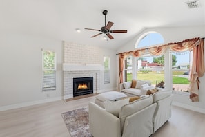 Interior - Luxury 3-Bed Poolside Oasis w/ Spa & Putting Green (Sarasota)