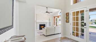 Luxury 3-Bed Poolside Oasis w/ Spa & Putting Green