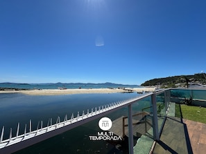 Casa lua de mel, acesso à piscina, vista para a praia | Praia | Na praia, areia branca