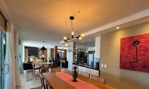 Honeymoon House, Pool Access, Beach View | Dining room - Dream House Frente Mar - Ponta das Canas (Florianópolis)