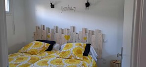 1 chambre, fer et planche à repasser, Wi-Fi, draps fournis