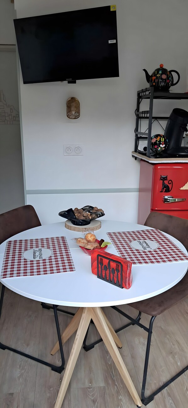 Dining - Holiday Home 'Comme À La Maison' with Private Terrace, Garden & Wi-Fi (ducey)