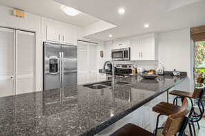 Private kitchen - A Hidden Gem with Ocean views Overlooking Kaanapali Golf Course-3  mins to Beach (Lahaina)