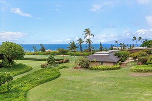 Golf - A Hidden Gem with Ocean views Overlooking Kaanapali Golf Course-3  mins to Beach (Lahaina)
