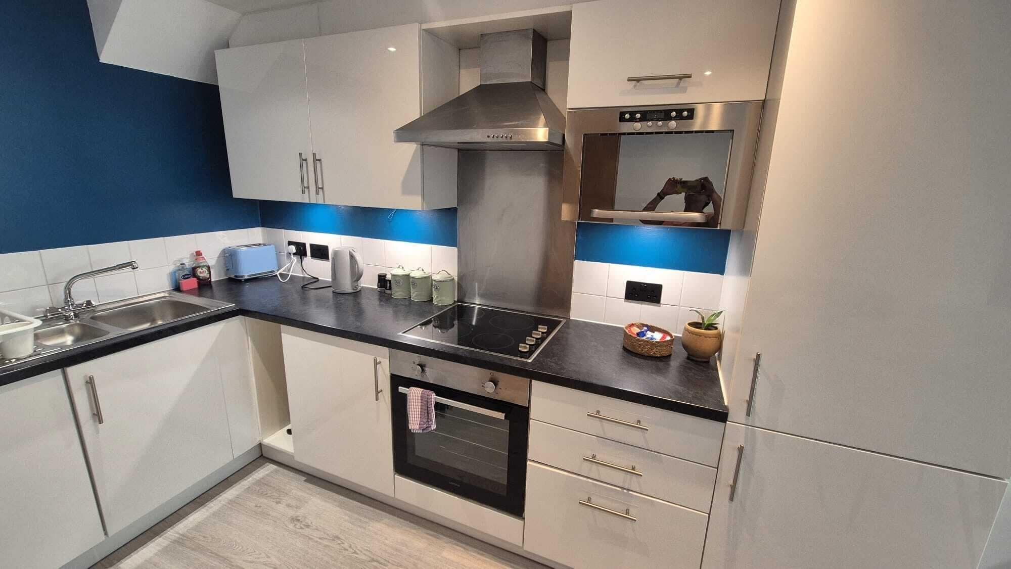 Coffee/tea maker, fridge, microwave, oven