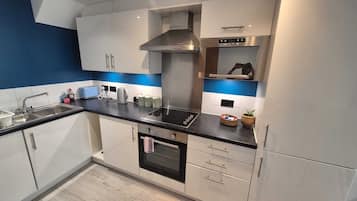 Coffee/tea maker, fridge, microwave, oven