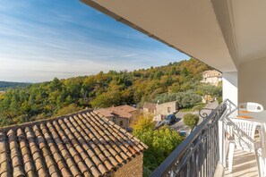 Property grounds - Apartment “T2 L’Amourié 1st Floor” with Covered Terrace, Lake View (Sainte-Croix-du-Verdon)