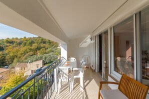 Outdoor dining - Apartment "T2 L’Amourié 1st Floor" with Shared Terrace and Balcony (Sainte-Croix-du-Verdon)