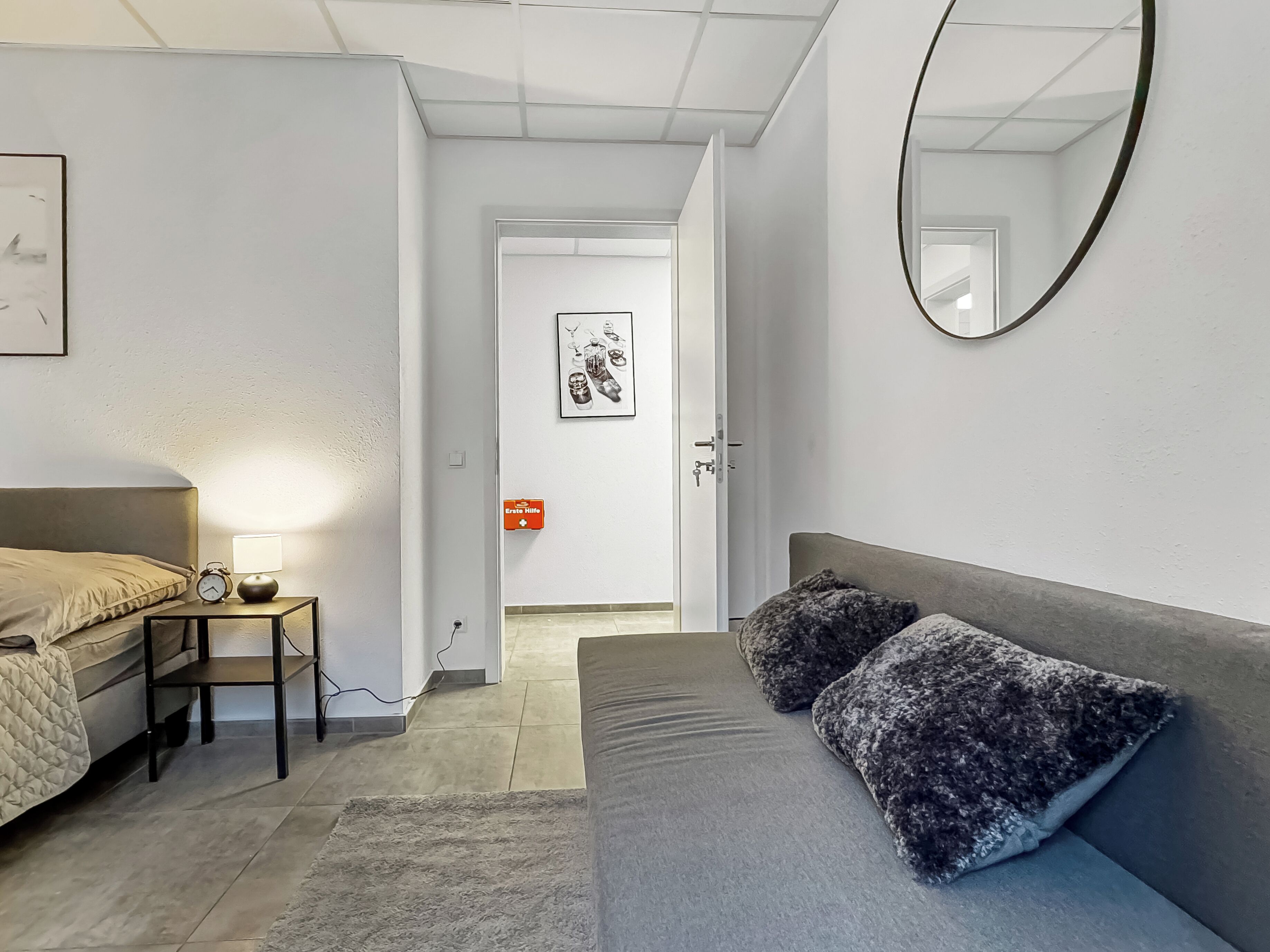 4 bedrooms, internet, bed sheets