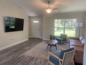 Living area - New construction 3-bedroom house in Crystal Manor - Crystal River (Crystal River)