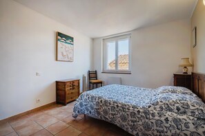 2 bedrooms, bed sheets - L'amourié, ground floor, 4-person apartment with lake view (Sainte-Croix du Verdon)
